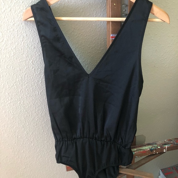 Pretty Little thing Lace Bodysuit - Picture 3 of 3